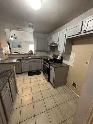908 Saunders DR, Round Rock, TX 78664