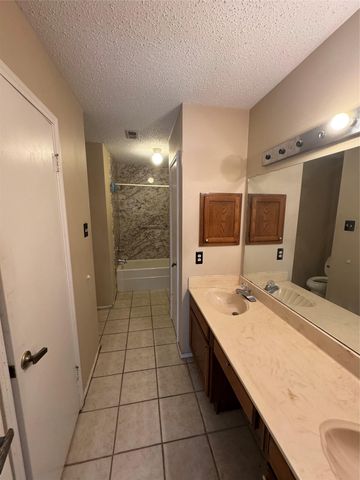 908 Saunders DR, Round Rock, TX 78664