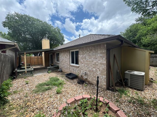 908 Saunders DR, Round Rock, TX 78664