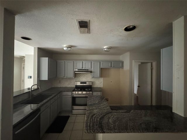 908 Saunders DR, Round Rock, TX 78664