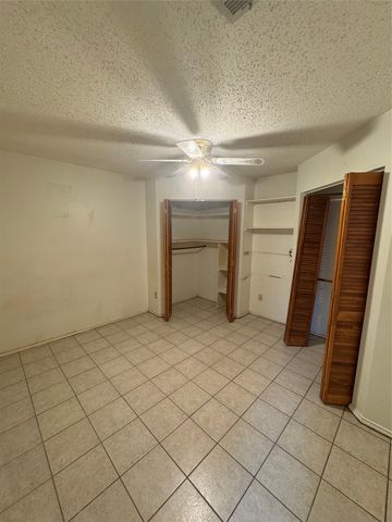 908 Saunders DR, Round Rock, TX 78664