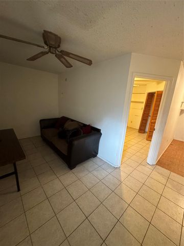 908 Saunders DR, Round Rock, TX 78664