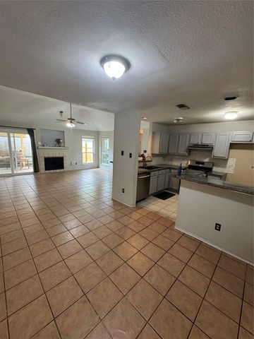 908 Saunders DR, Round Rock, TX 78664
