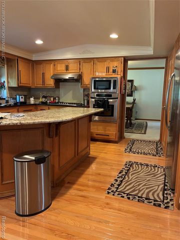 6187 Country Ridge Drive, Troy, MI 48098