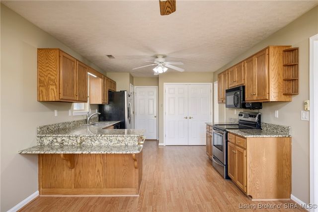 8416 Plum Valley Drive, Sellersburg, IN 47172