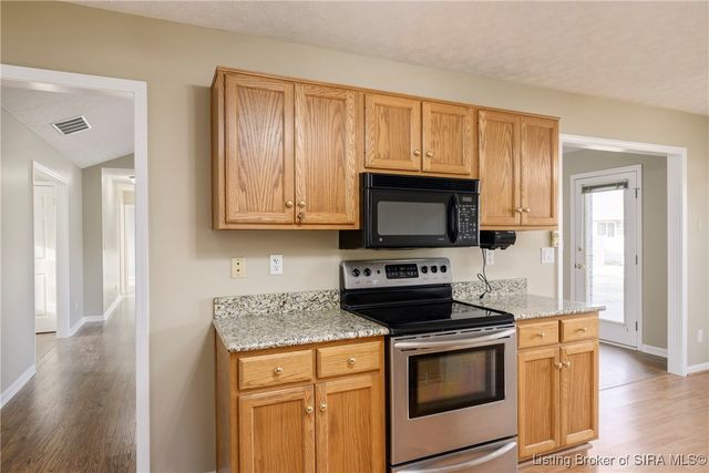 8416 Plum Valley Drive, Sellersburg, IN 47172