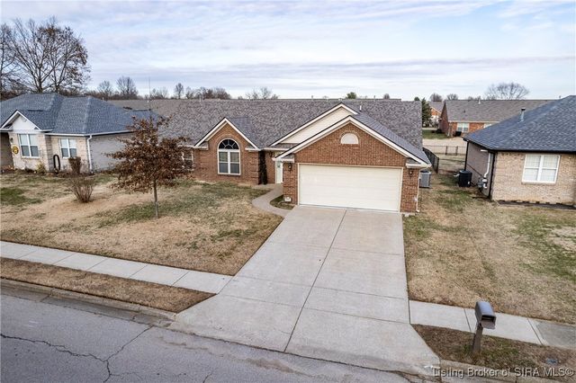 8416 Plum Valley Drive, Sellersburg, IN 47172