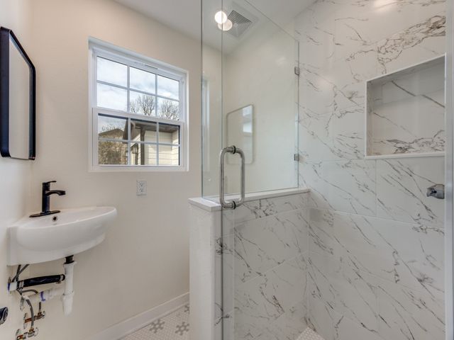 1425 W Shepherd Street, Denison, TX 75020