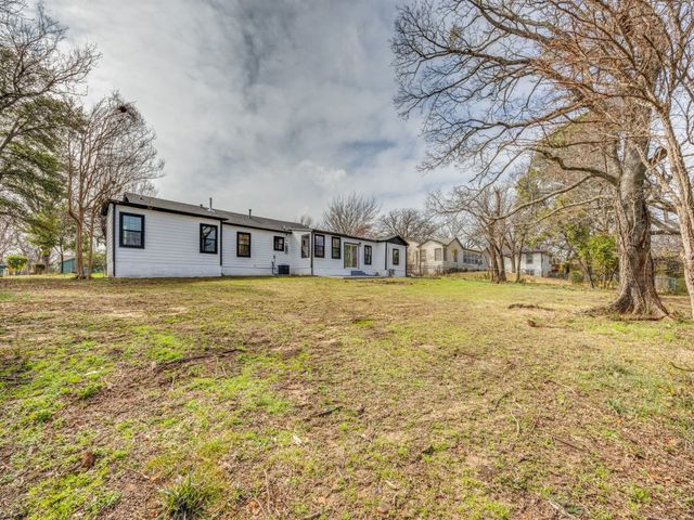 1425 W Shepherd Street, Denison, TX 75020