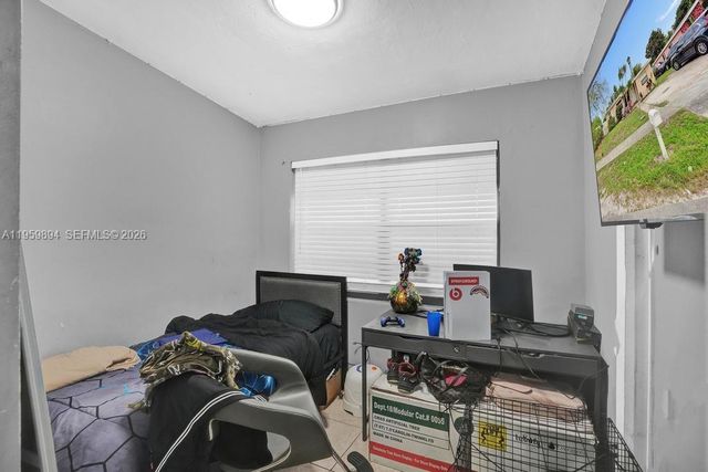 3500 SW 37th St, West Park, FL 33023