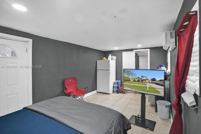 3500 SW 37th St, West Park, FL 33023