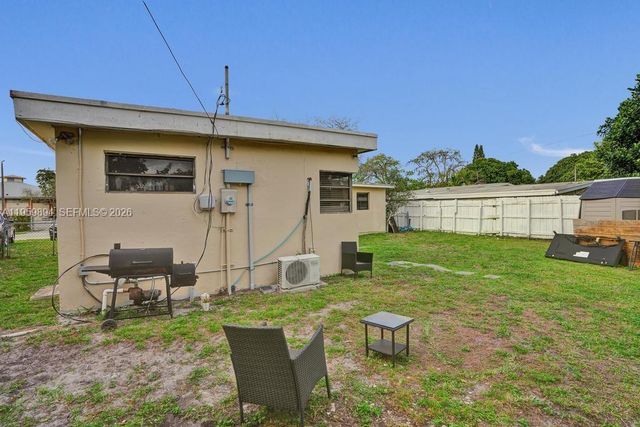 3500 SW 37th St, West Park, FL 33023