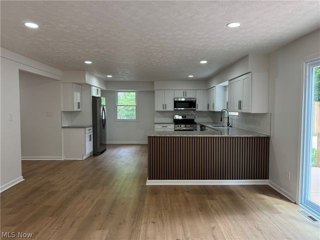 1281 S Hawkins Avenue, Akron, OH 44320