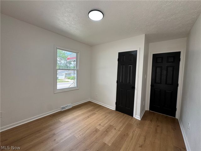 1281 S Hawkins Avenue, Akron, OH 44320
