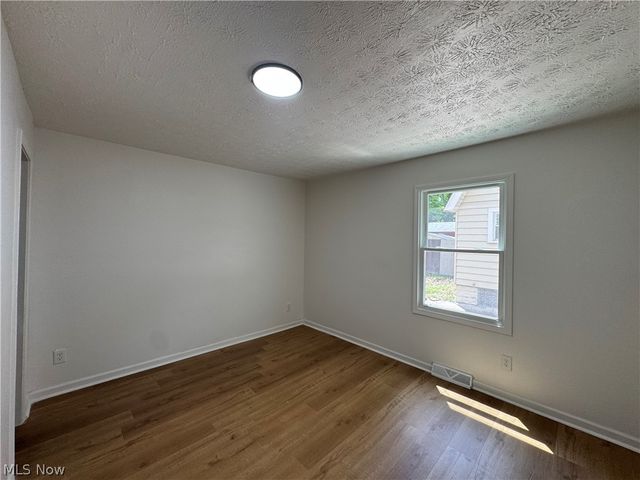 1281 S Hawkins Avenue, Akron, OH 44320