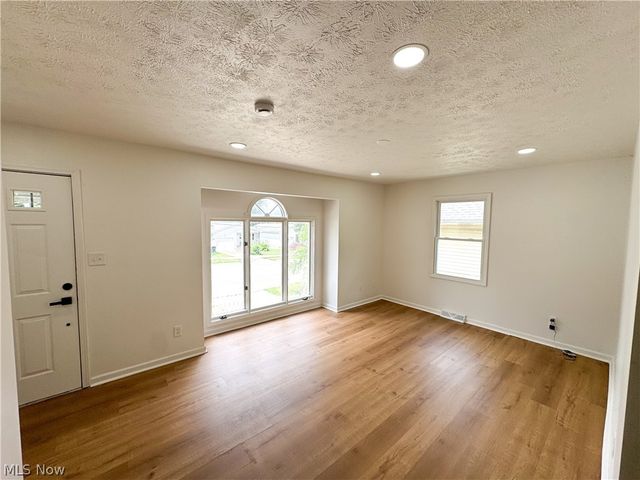 1281 S Hawkins Avenue, Akron, OH 44320