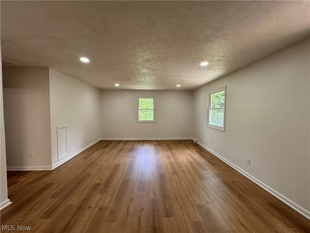 1281 S Hawkins Avenue, Akron, OH 44320
