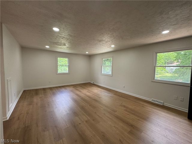 1281 S Hawkins Avenue, Akron, OH 44320