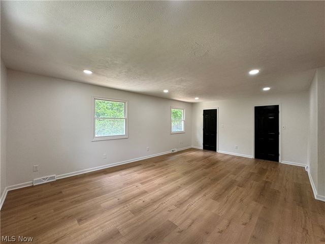 1281 S Hawkins Avenue, Akron, OH 44320