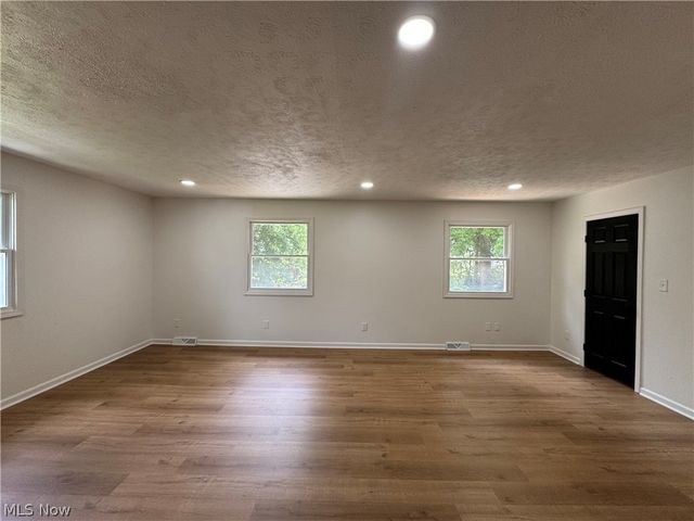 1281 S Hawkins Avenue, Akron, OH 44320