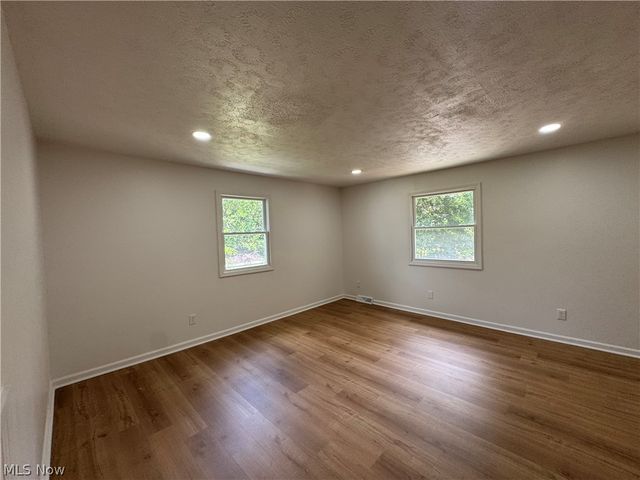1281 S Hawkins Avenue, Akron, OH 44320