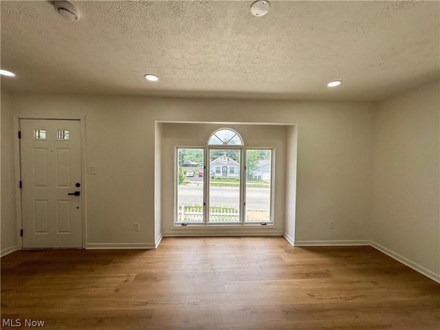 1281 S Hawkins Avenue, Akron, OH 44320