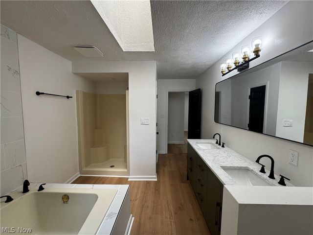 1281 S Hawkins Avenue, Akron, OH 44320