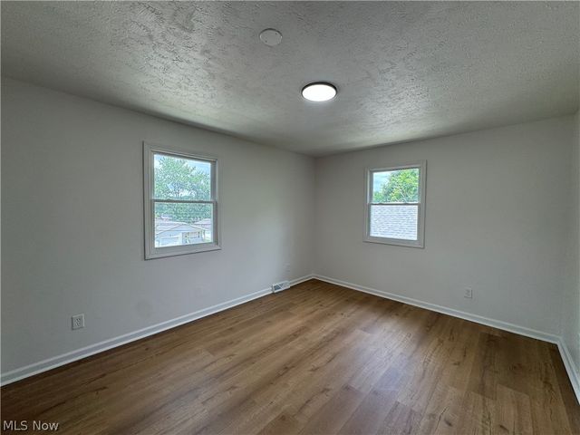 1281 S Hawkins Avenue, Akron, OH 44320