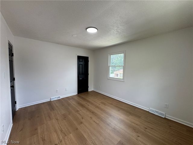 1281 S Hawkins Avenue, Akron, OH 44320