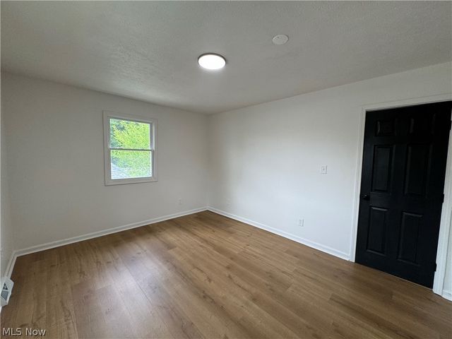 1281 S Hawkins Avenue, Akron, OH 44320