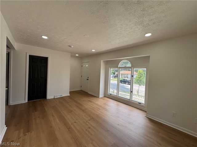 1281 S Hawkins Avenue, Akron, OH 44320
