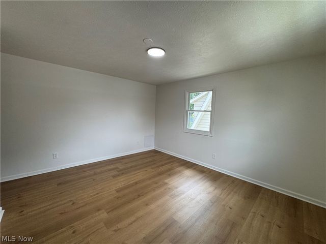 1281 S Hawkins Avenue, Akron, OH 44320