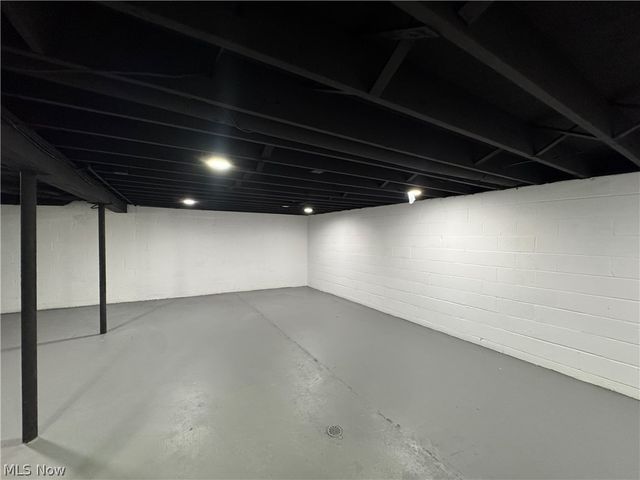 1281 S Hawkins Avenue, Akron, OH 44320