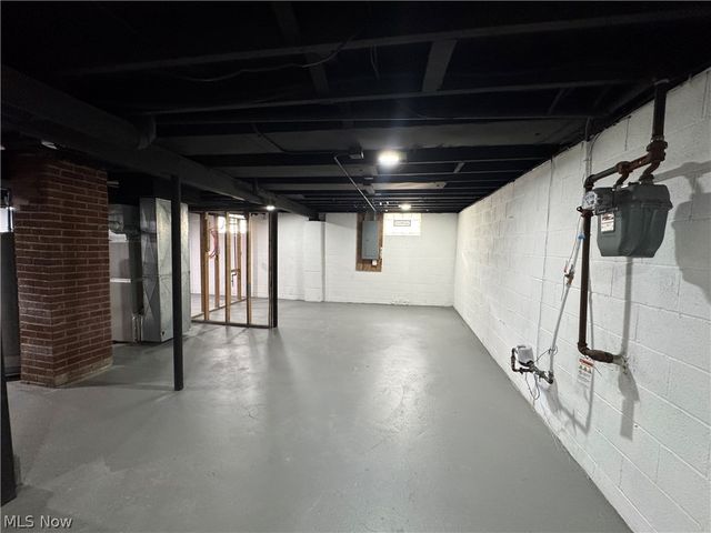 1281 S Hawkins Avenue, Akron, OH 44320