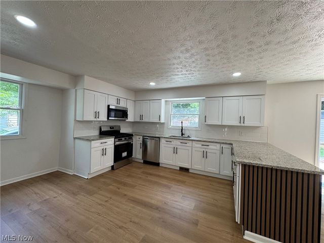 1281 S Hawkins Avenue, Akron, OH 44320
