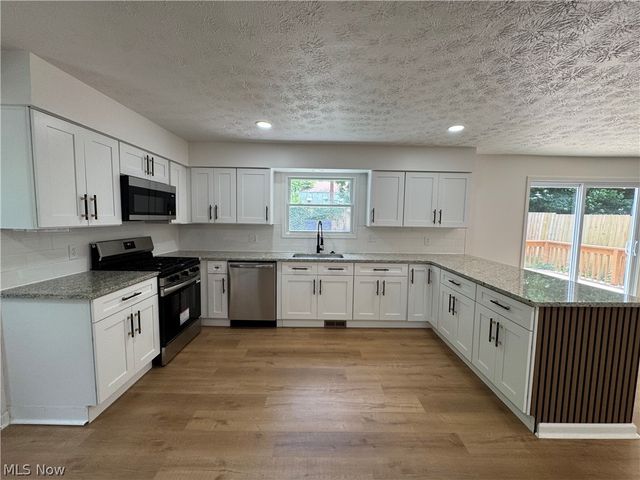 1281 S Hawkins Avenue, Akron, OH 44320
