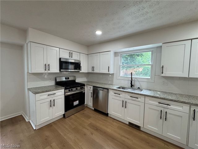 1281 S Hawkins Avenue, Akron, OH 44320