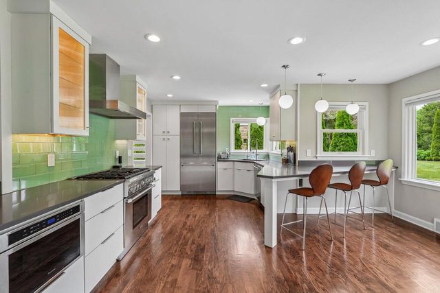 6421 N Lake DRIVE, Fox Point, WI 53217