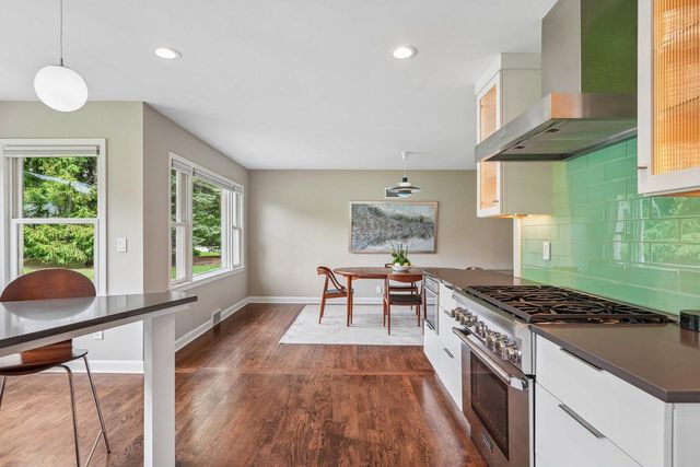 6421 N Lake DRIVE, Fox Point, WI 53217