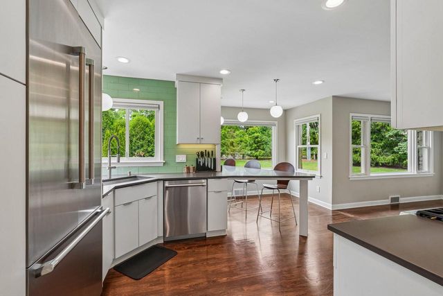 6421 N Lake DRIVE, Fox Point, WI 53217