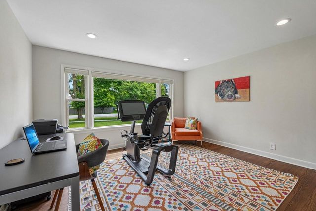 6421 N Lake DRIVE, Fox Point, WI 53217