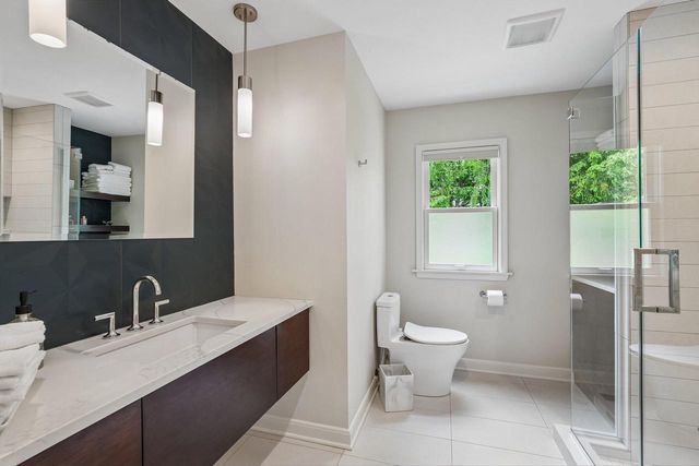 6421 N Lake DRIVE, Fox Point, WI 53217