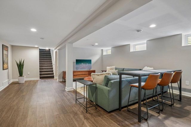 6421 N Lake DRIVE, Fox Point, WI 53217