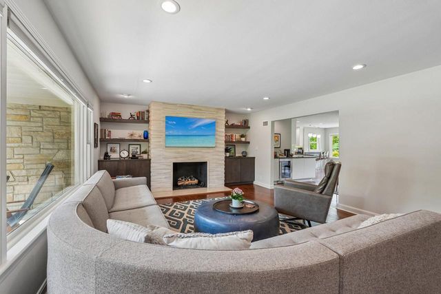 6421 N Lake DRIVE, Fox Point, WI 53217