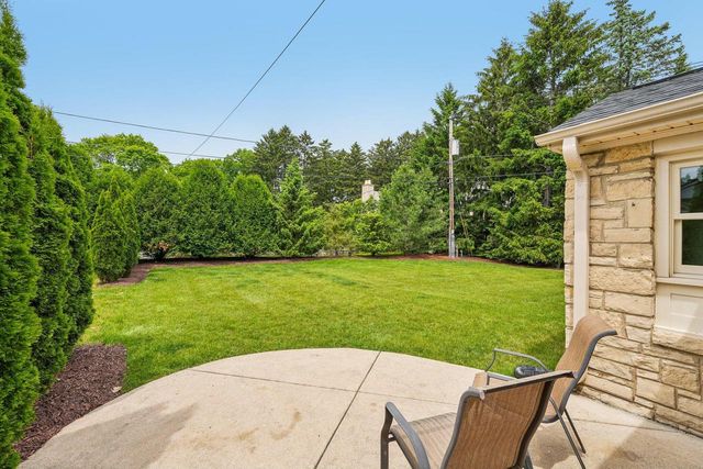 6421 N Lake DRIVE, Fox Point, WI 53217
