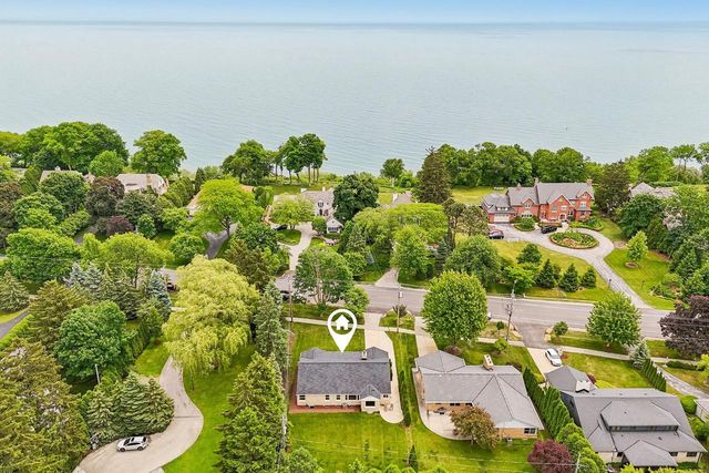 6421 N Lake DRIVE, Fox Point, WI 53217