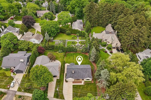 6421 N Lake DRIVE, Fox Point, WI 53217