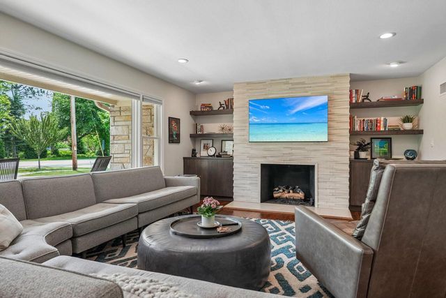 6421 N Lake DRIVE, Fox Point, WI 53217