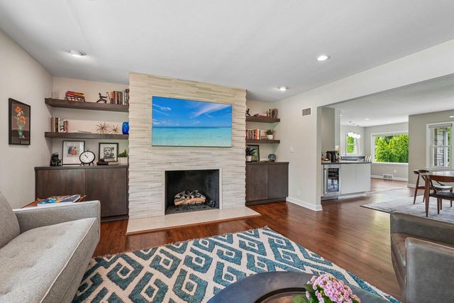 6421 N Lake DRIVE, Fox Point, WI 53217