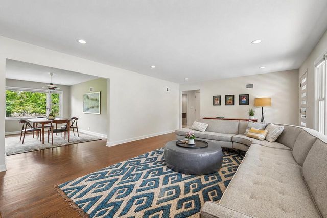 6421 N Lake DRIVE, Fox Point, WI 53217